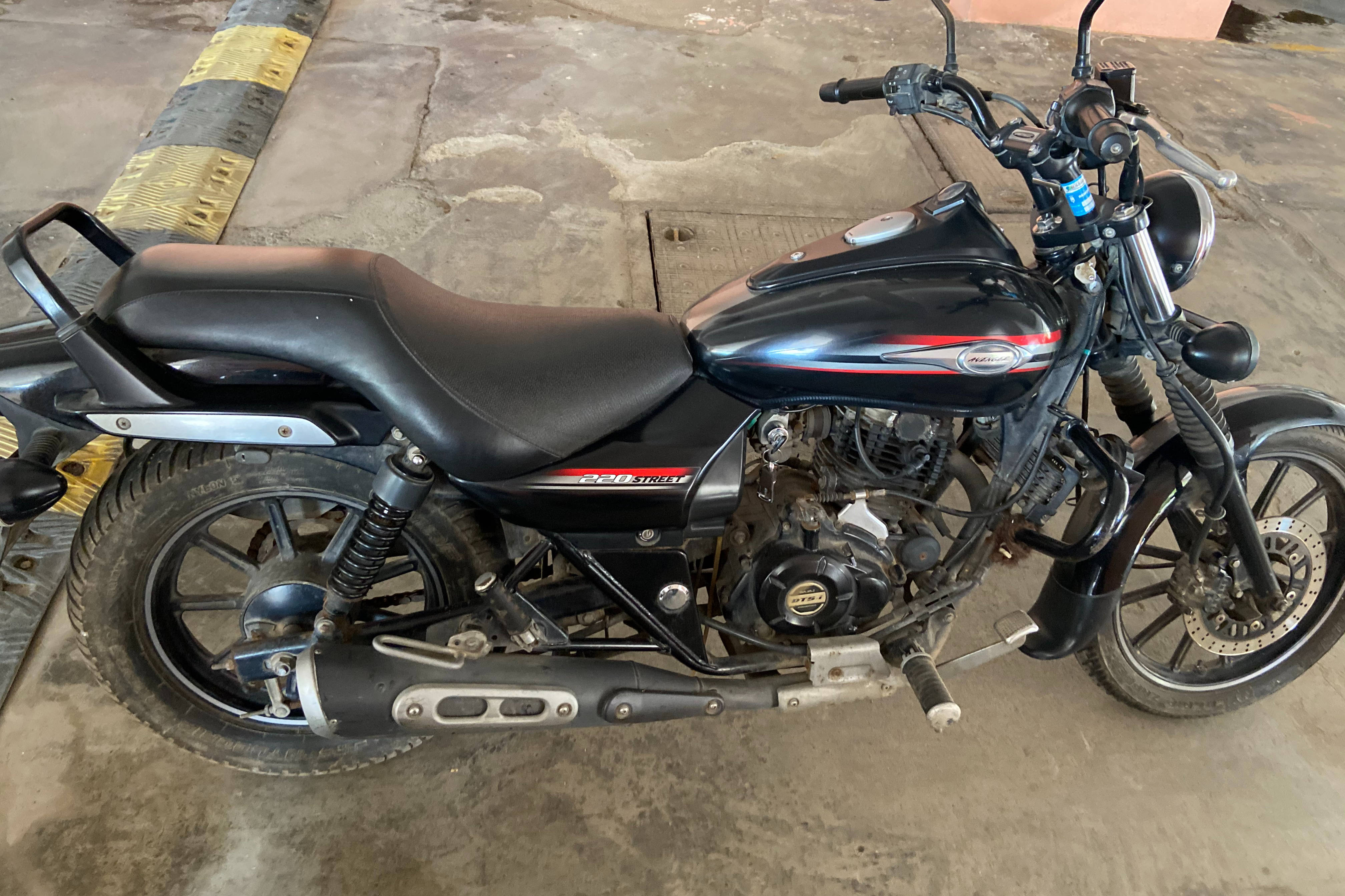 Bajaj Avenger 220 STD