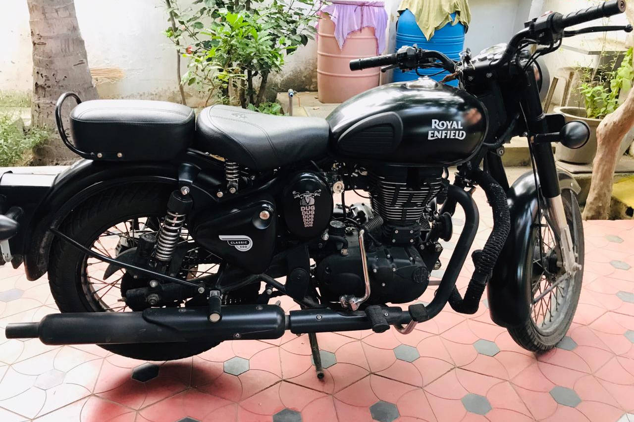 Royal Enfield Classic 500 Stealth Black