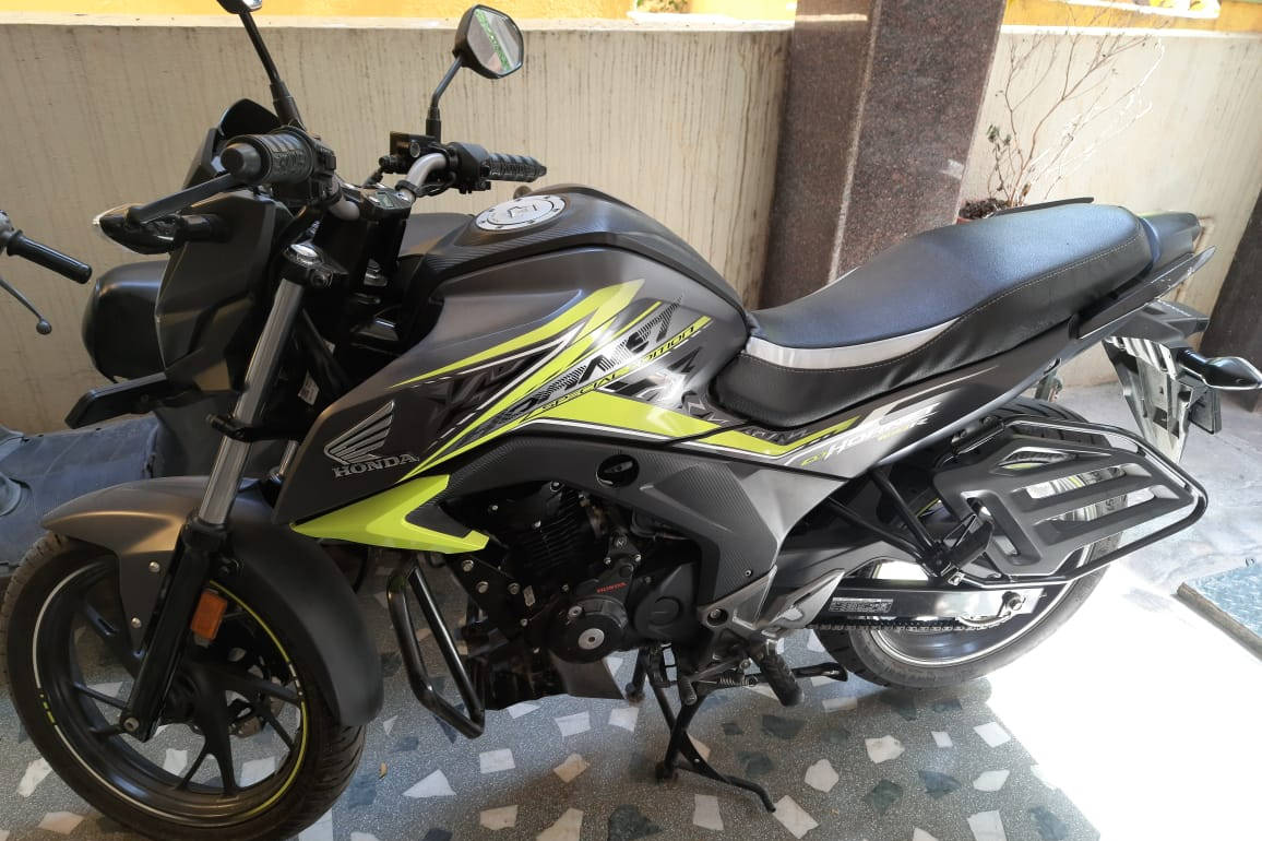 Honda CB Hornet 160R STD BS4