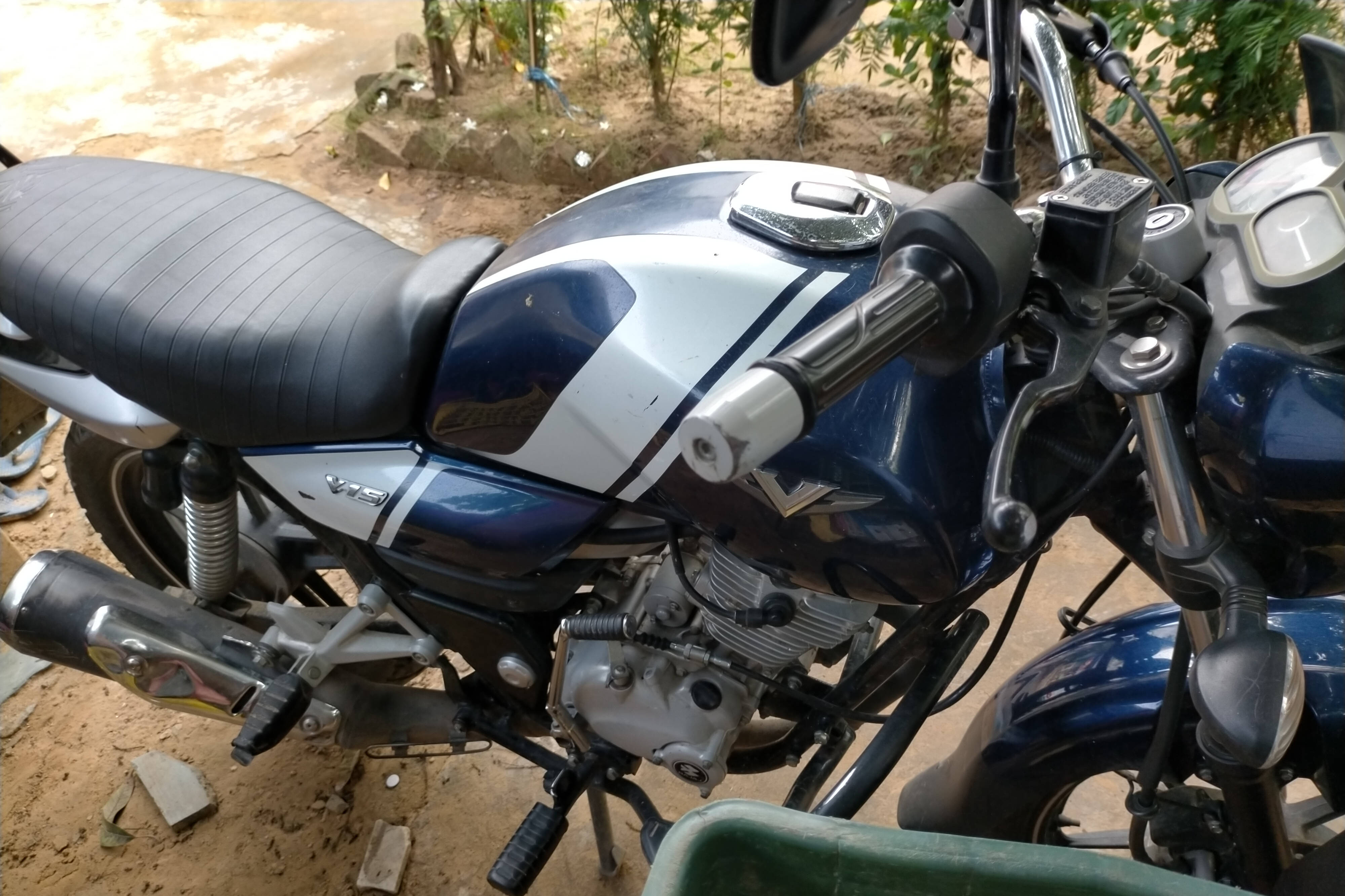 2017 Bajaj V12 DISC