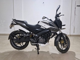 Black Colour Pulsar 200 Ns On Road Price And Mileage Pulsar 200ns
