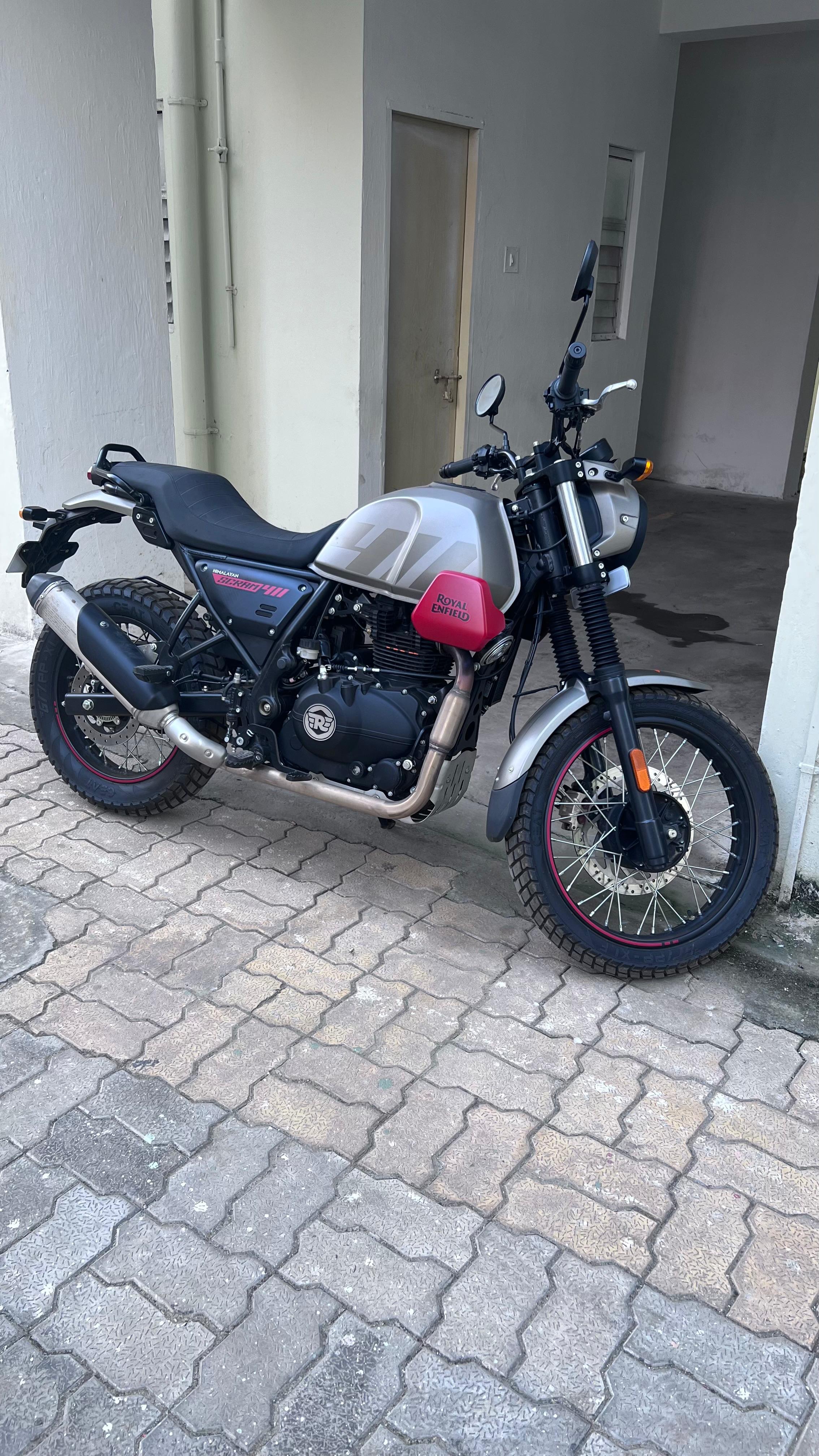 Royal Enfield Scram 411 Graphite Series