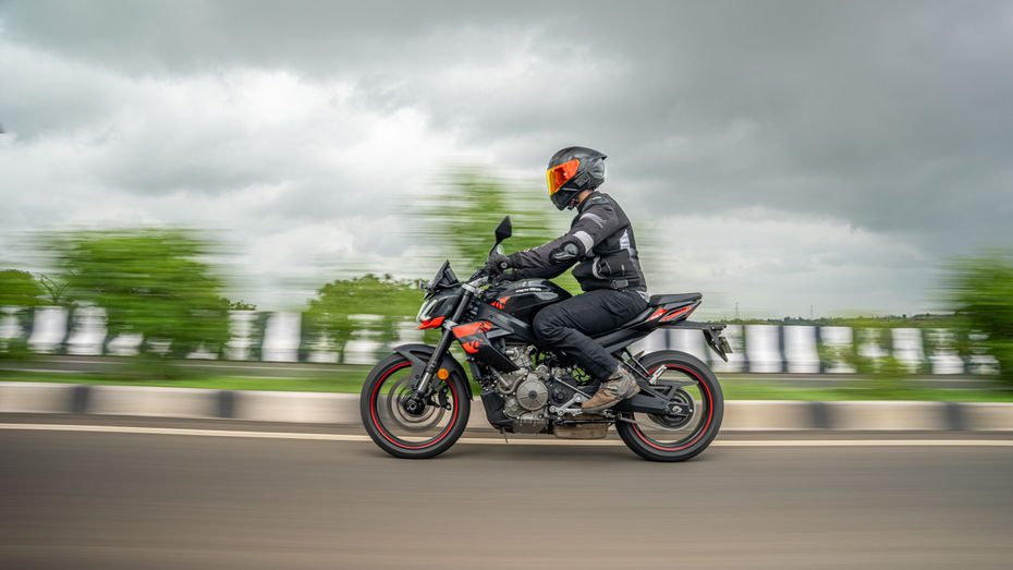 Aprilia Tuono 457