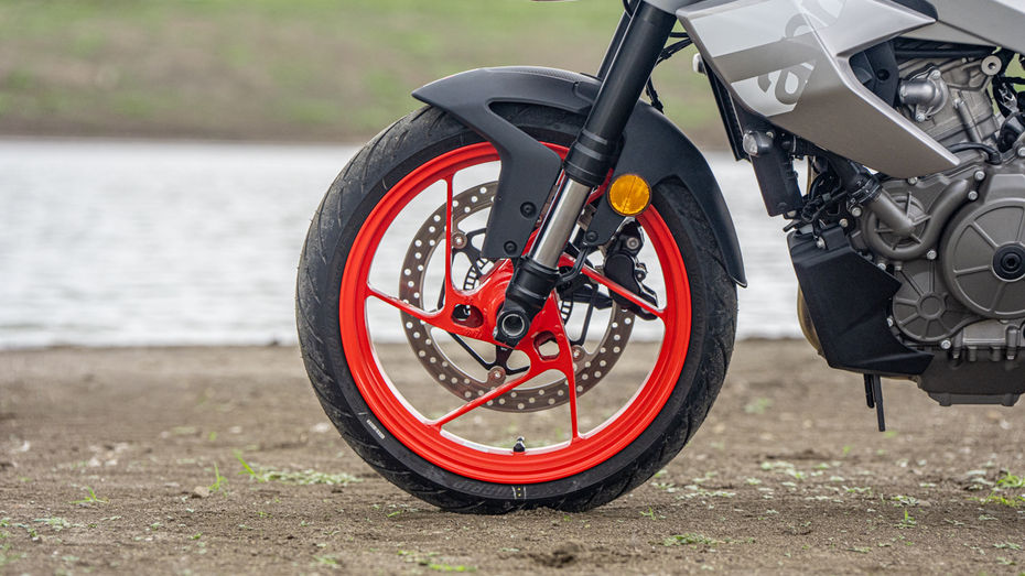 Aprilia Tuono 457 Tyres