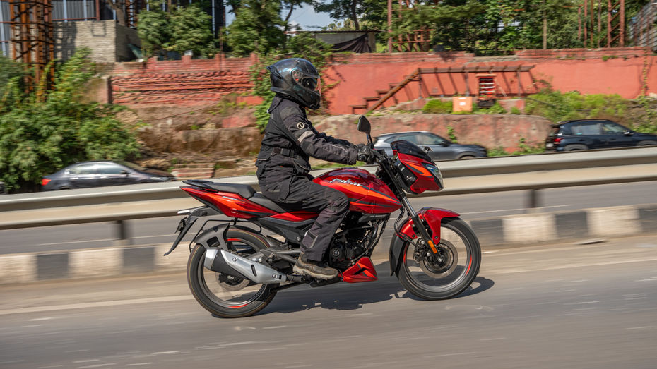 2026 Bajaj Pulsar 150 Handling
