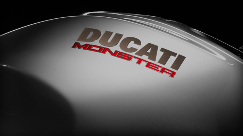 Ducati-Monster-821-fuel-tank