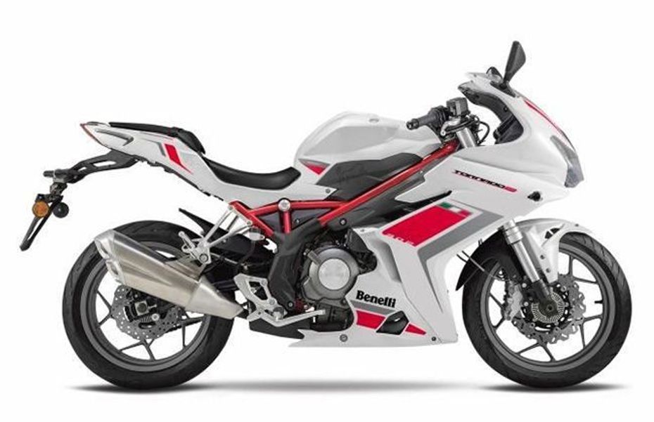 Benelli Tornado 302 Benelli Tornado 302 debuts at 2015 EICMA