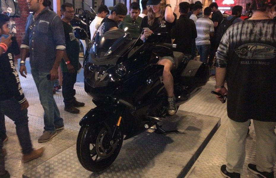 BMW launched K 1600 B and RnineT Races