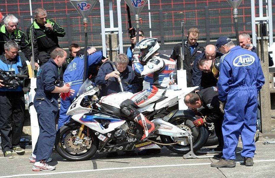 Triple victory for Michael Dunlop and BMW Motorrad at Isle of Man Triple victory for Michael Dunlop and BMW Motorrad at Isle of Man