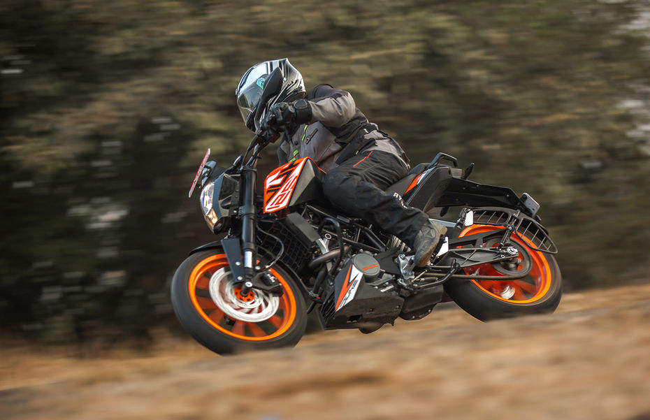 Yamaha MT-15 vs rivals
