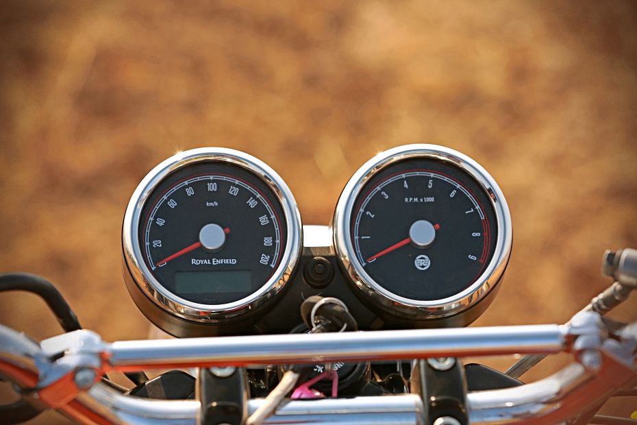 RE Interceptor 650 vs H-D Street 750