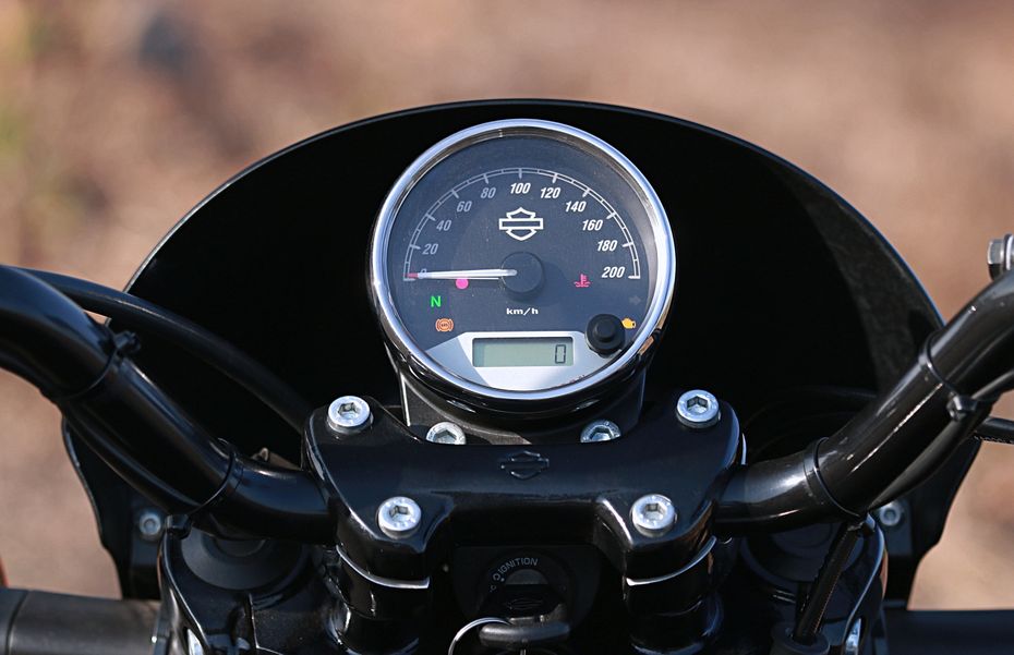 RE Interceptor 650 vs H-D Street 750