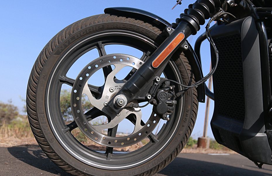RE Interceptor 650 vs H-D Street 750