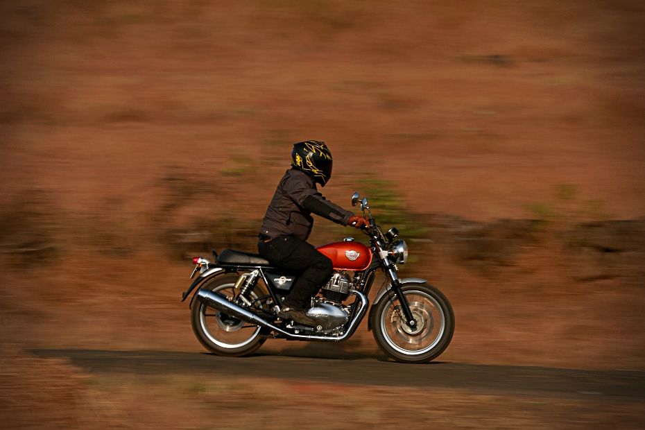 RE Interceptor 650 vs H-D Street 750