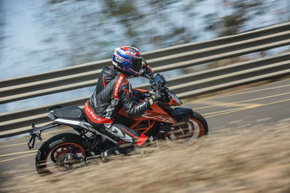 Royal Enfield Interceptor 650 vs KTM 390 Duke
