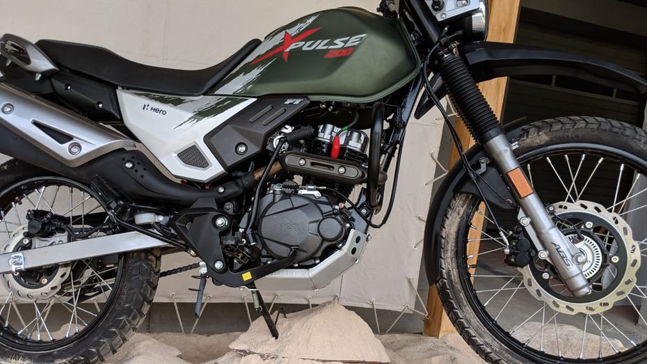 Hero XPulse 200 vs RE Himalayan Spec Comparo details