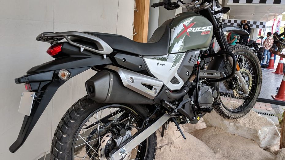 Hero XPulse 200 vs RE Himalayan Spec Comparo details