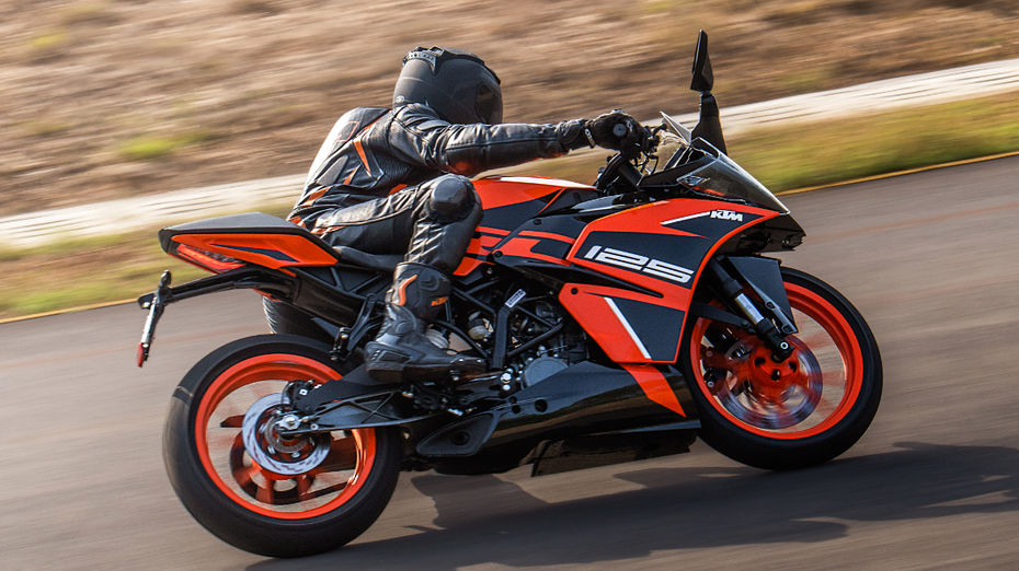 KTM RC 125 vs 125 Duke