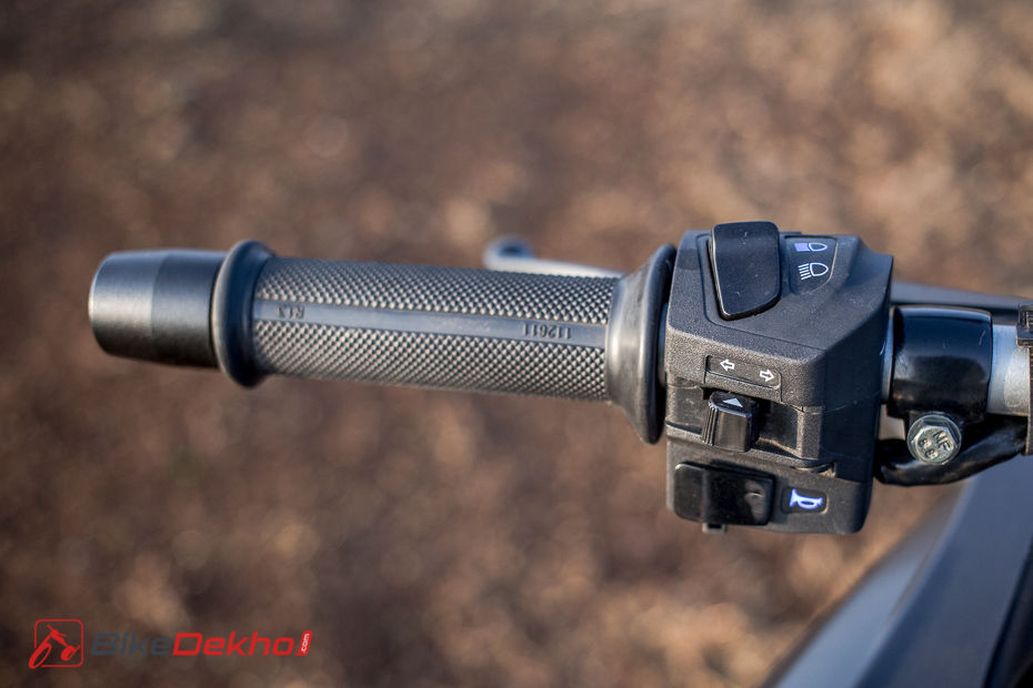 Bajaj Pulsar 180F Review Image Gallery