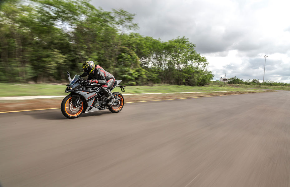 KTM RC 125 review Image gallery