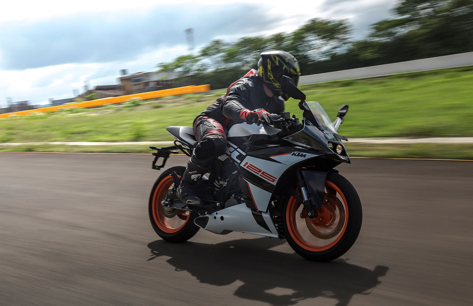 KTM RC 125 review Image gallery
