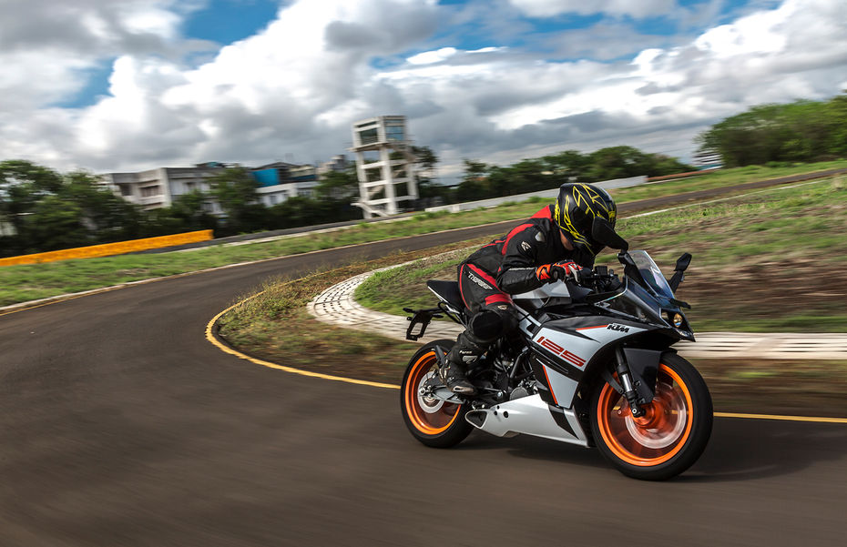 KTM RC 125 review Image gallery