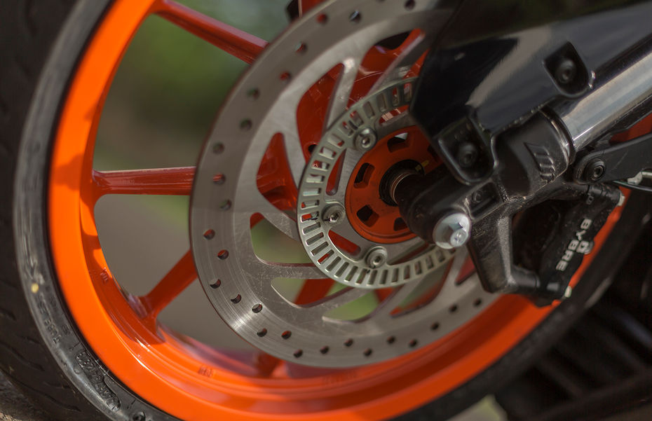 KTM RC 125 review Image gallery