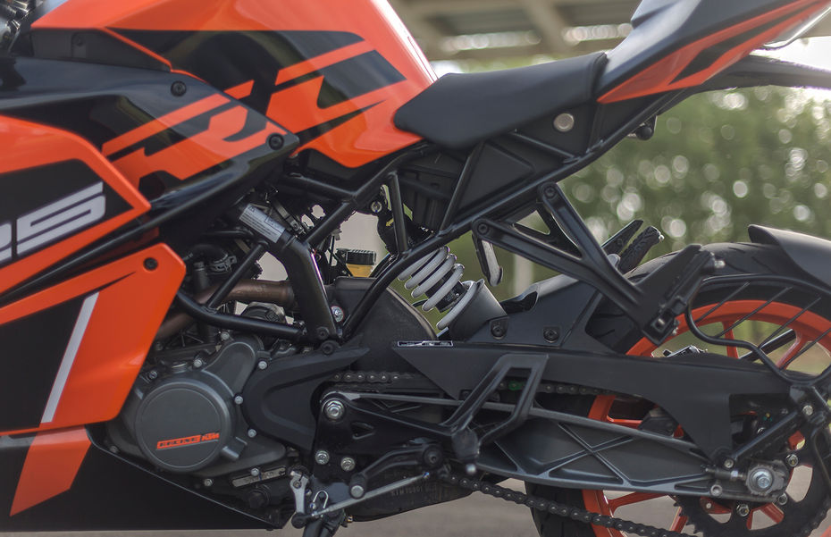 KTM RC 125 review Image gallery