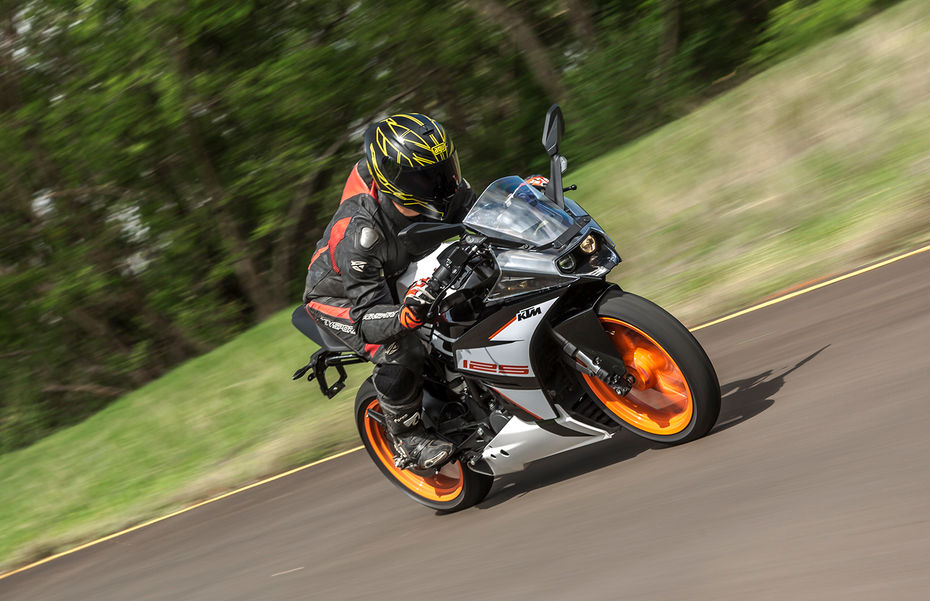 KTM RC 125 review Image gallery