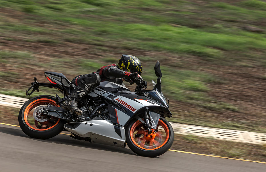 KTM RC 125 review Image gallery