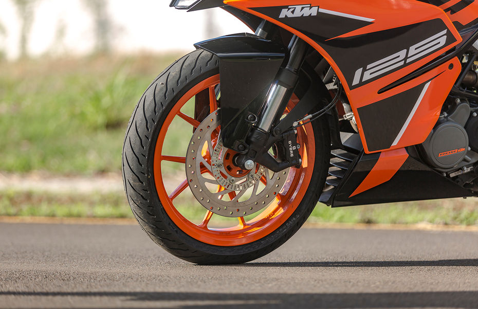 KTM RC 125 review Image gallery