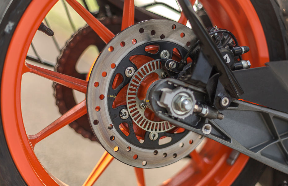 KTM RC 125 review Image gallery