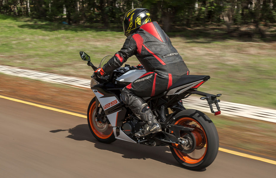 KTM RC 125 review Image gallery