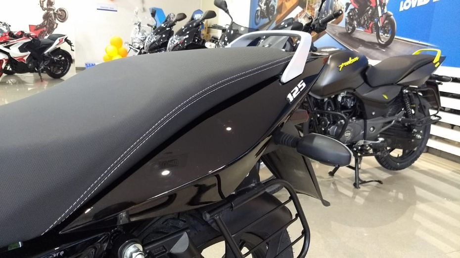 Bajaj Pulsar 125 Image gallery
