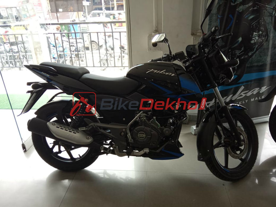 Bajaj Pulsar 125 split seat image gallery