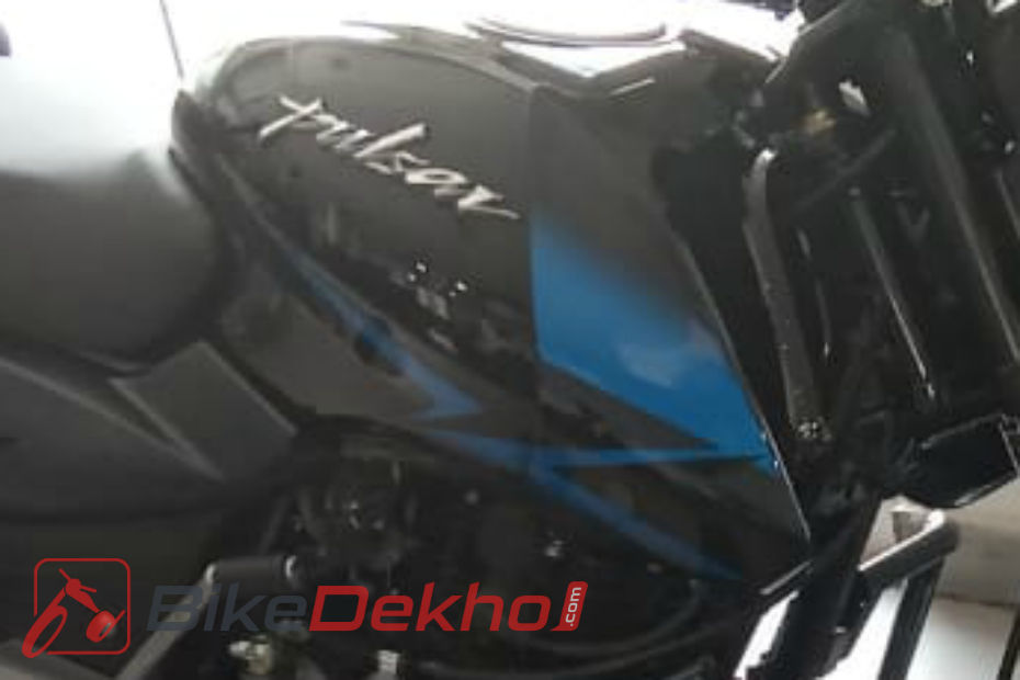 Bajaj Pulsar 125 split seat image gallery