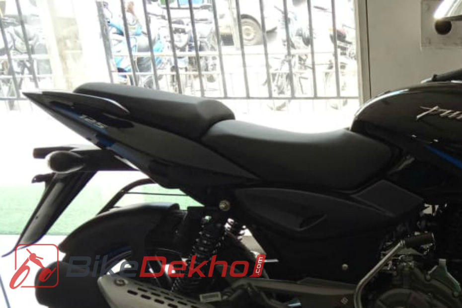 Bajaj Pulsar 125 split seat image gallery