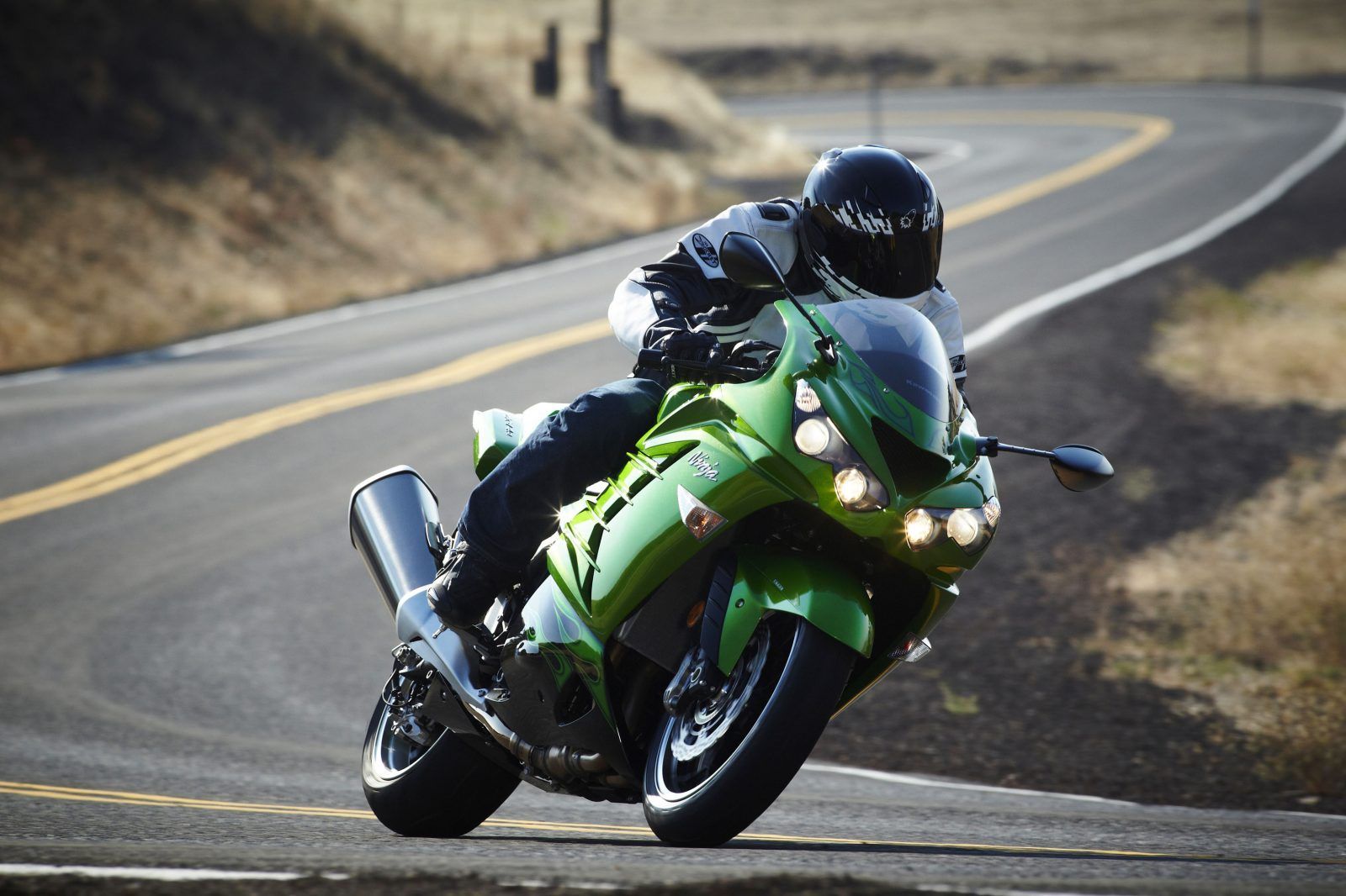 Kawasaki ZX-14R To Be Discontinued Soon | BikeDekho