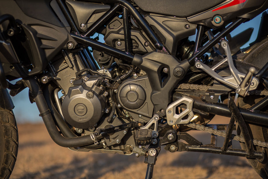Honda CB500X vs Benelli TRK 502
