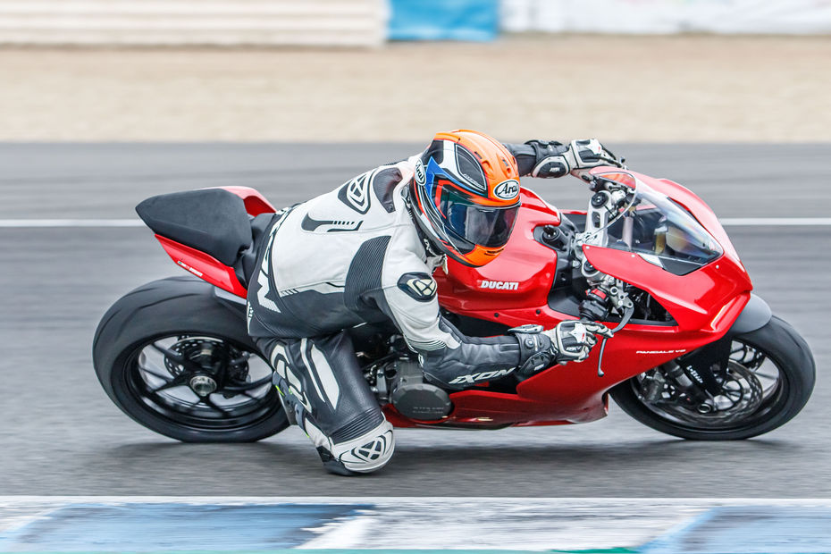 Ducati Panigale V2 Image Gallery