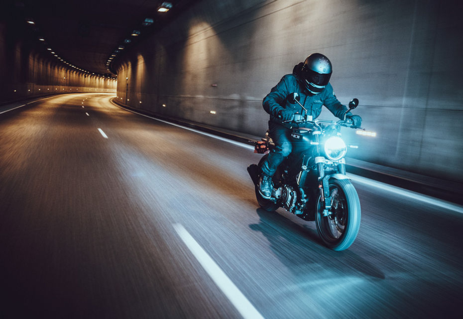 Husqvarna 401 Twins Incoming