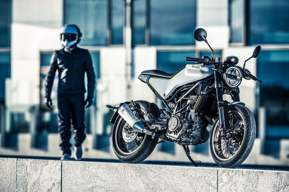 Husqvarna 401 Twins Incoming