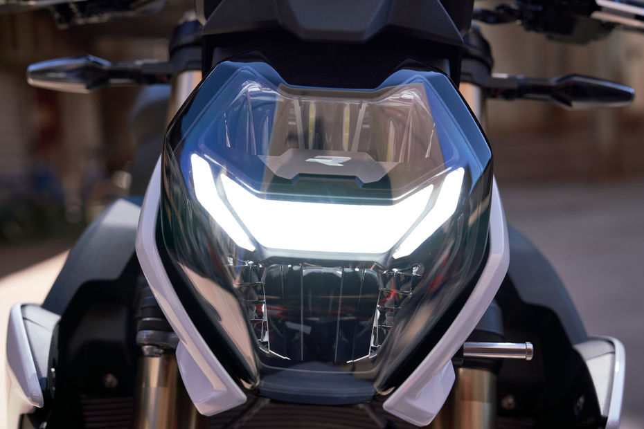 BMW S 1000 R headlight