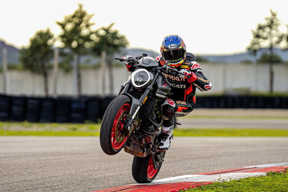 2021 Ducati Monster: Image Gallery