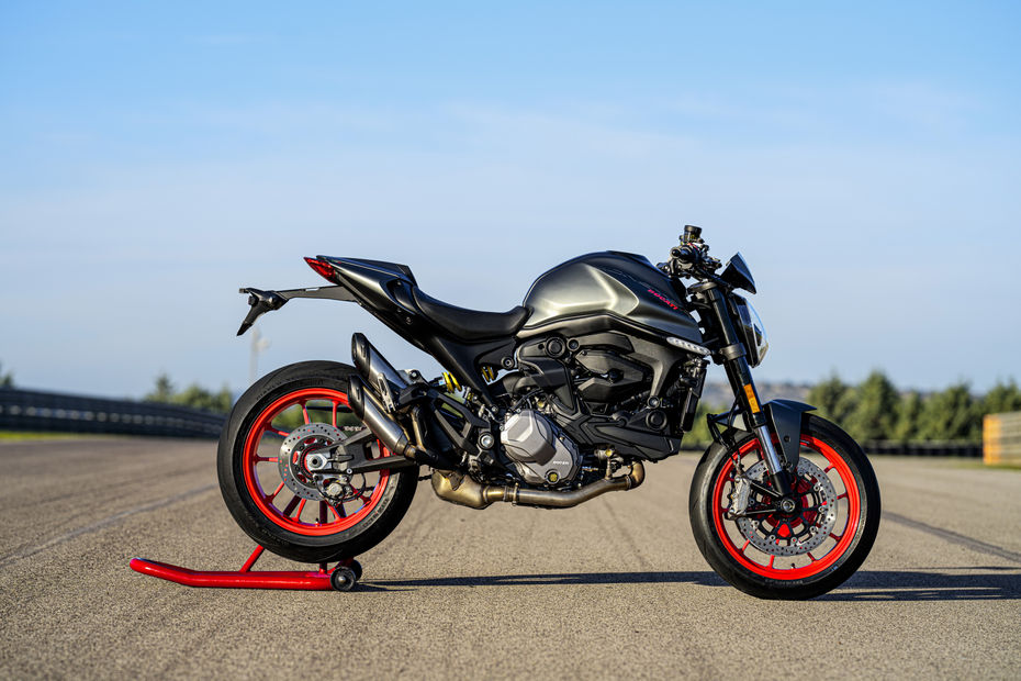 2021 Ducati Monster: Image Gallery