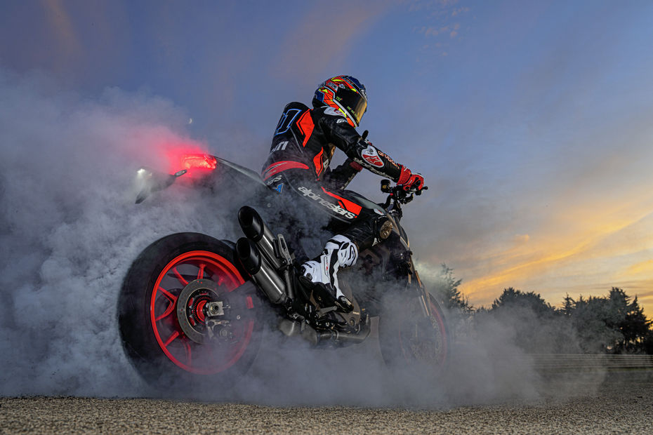 2021 Ducati Monster: Image Gallery