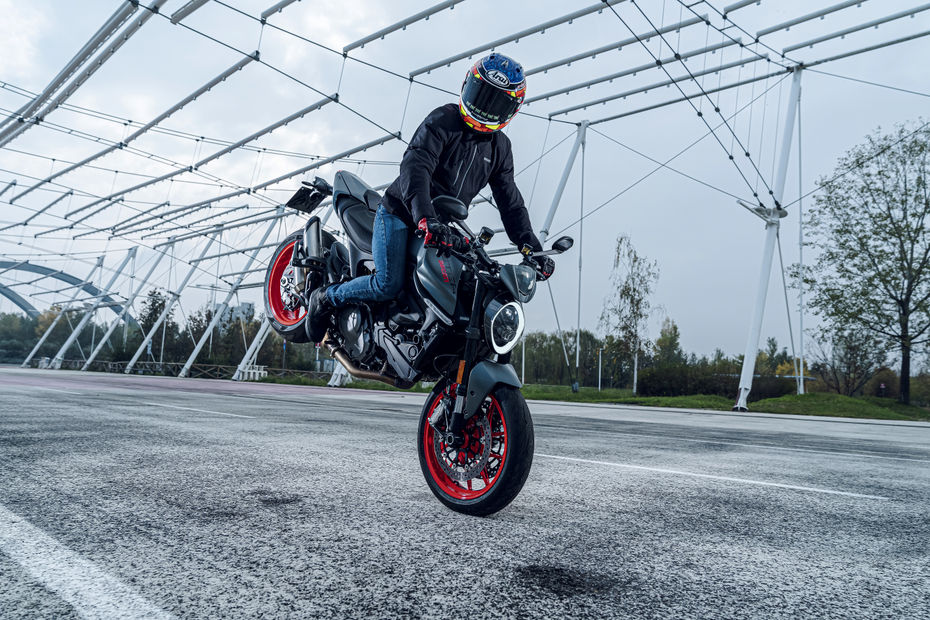 2021 Ducati Monster: Image Gallery