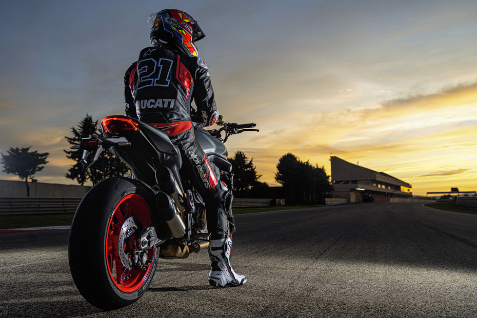 2021 Ducati Monster: Image Gallery