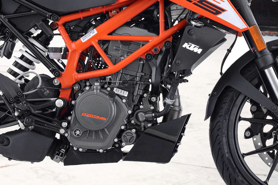 2021 Duke 125 Engine