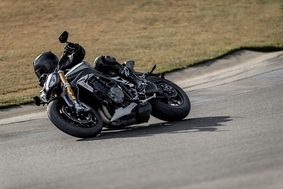 Triumph Speed Triple 1200 RS cornering